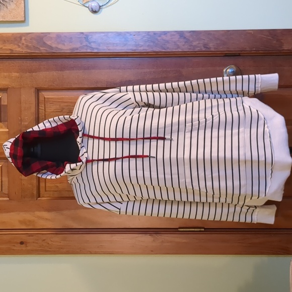NWT Maurices Striped Hoodie With Hunter Plaid Contrast - Picture 2 of 10